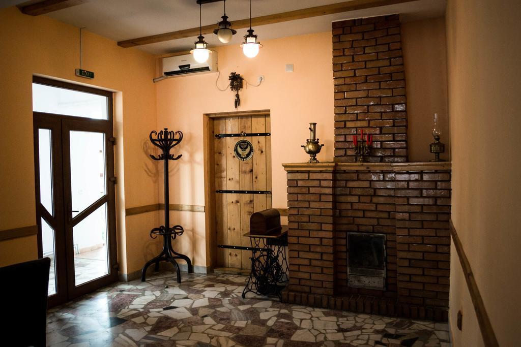 Pensiunea Bujorul Comana Εξωτερικό φωτογραφία